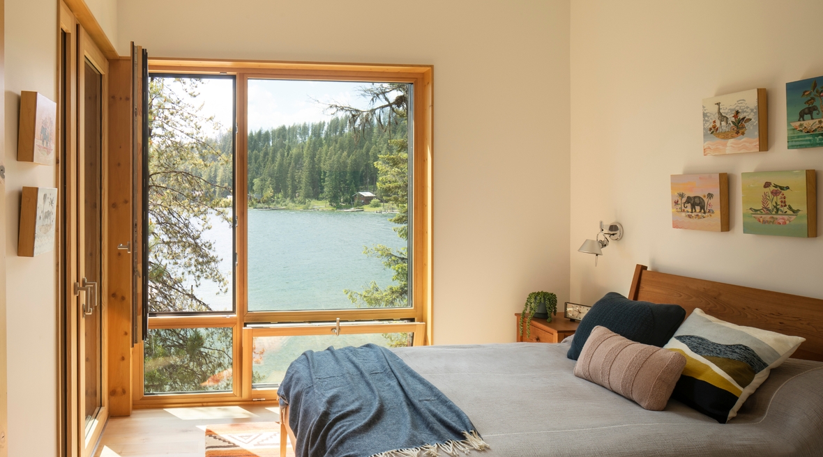 Priest Lake Cabin bedroom